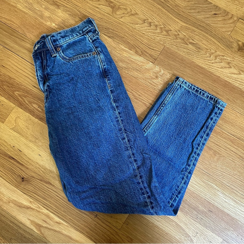 NWOT GAP dark wash mom jean